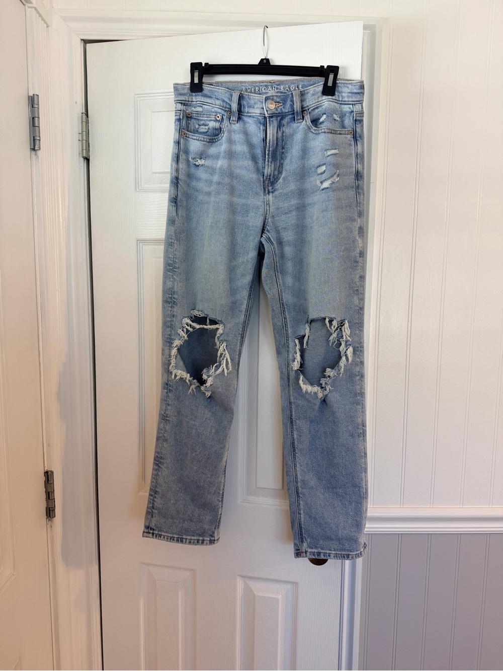 Light Wash Distressed Women's Jeans - Size 4
